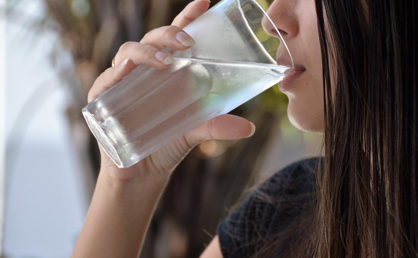 Nutricionista do HGE alerta para a importância de ingerir a quantidade certa de água