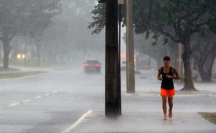 Chuvas devem persistir em todas as regiões de Alagoas neste fim de semana, diz Semarh