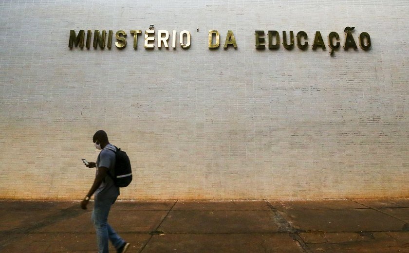 MEC revoga portaria do governo Bolsonaro sobre cursos de medicina; entenda