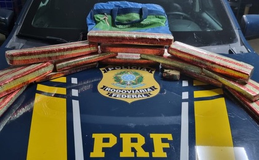 Acompanhada da filha de 3 anos, mulher é pega com 12,7 kg de maconha a caminho de Alagoas