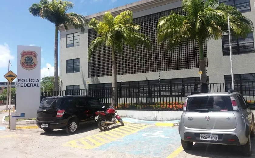 Polícia Federal de Maceió prende homem suspeito de vender pornografia infantil para o exterior