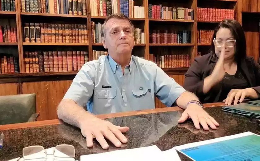 Bolsonaro ignora posse de Lula e anuncia redução na tarifa de energia