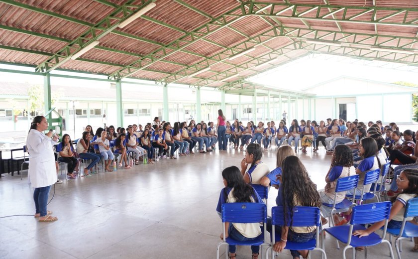 Em União dos Palmares, alunas da rede pública municipal recebem absorventes e orientações para combater a pobreza menstrual