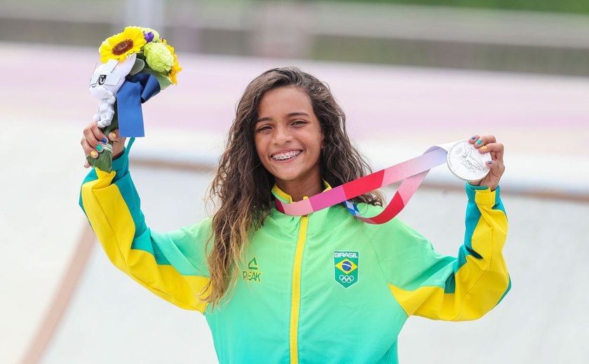 Rayssa Leal, a Fadinha, fatura prata no skate street em Tóquio 2020