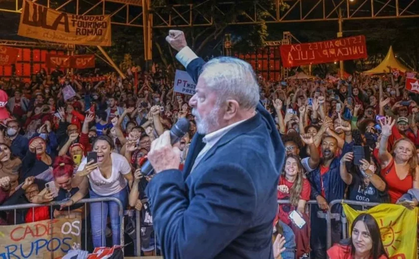 Pressionado a corrigir rumos, Lula oficializa candidatura neste sábado (7/5)