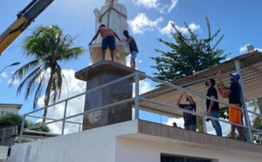 Em Santana do Mundaú estátua de 4 metros e meio é erguida no Mirante Padre Cícero II