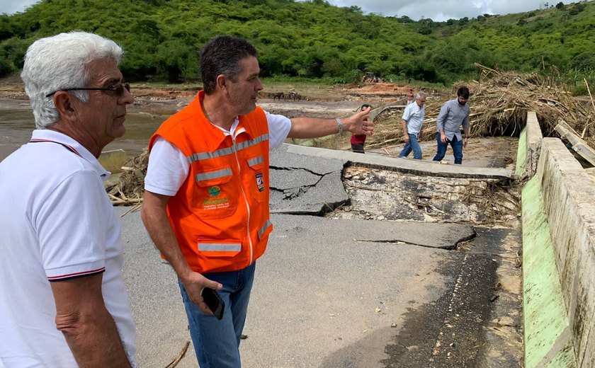 Prefeito de Branquinha recebe equipe do DER para vistoriar pontes afetadas pela enchente