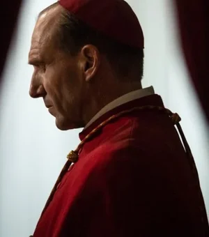 Filme “Conclave” lidera audiência na Prime Video no Brasil após morte do papa Francisco