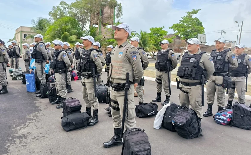 Tropas da PM embarcam para reforçar policiamento de carnaval no interior