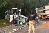 Colisão frontal entre ônibus e carreta deixa 21 mortos no Paraná