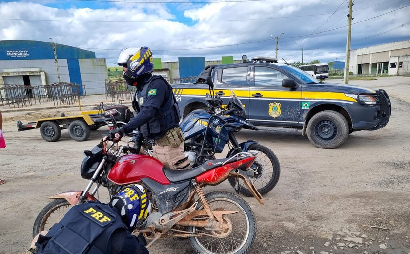 Homem é preso em flagrante conduzindo moto roubada em Murici