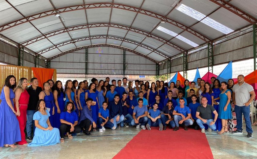 Santana do Mundaú: Alunos dos 9º anos e EJA participam de cerimônia de formatura