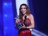 Anitta representa o Brasil e se torna a primeira artista brasileira solo a vencer uma categoria do VMA