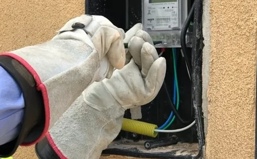 'Gato': homem é levado à delegacia após crime em fábrica; prejuízo chama atenção