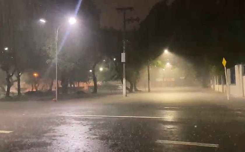 Maceioenses enfrentam transtornos por causa da chuva nas últimas horas