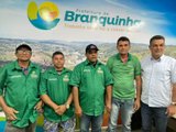 Prefeitura de Branquinha entrega novos fardamentos para eletricistas