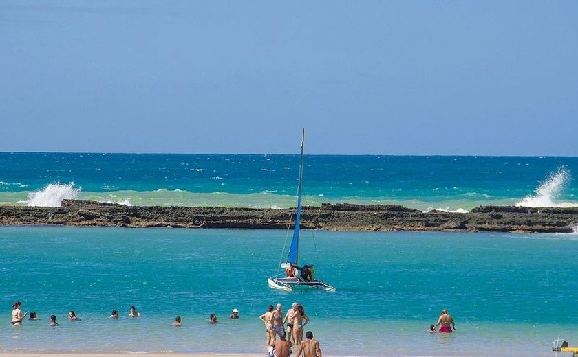 Idosa e mulher são vítimas de afogamento na Praia do Francês neste sábado (11)