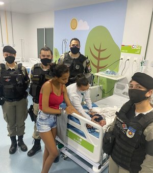 Guarnição da Patrulha Maria da Penha salva bebê engasgada em Maceió