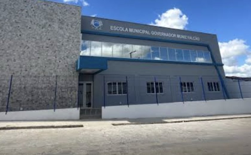 Ibateguara recebe novos ônibus escolares, ambulância UTI e inaugura nova escola municipal