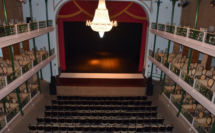 111 anos do Teatro Deodoro: Diteal convida educadores para o Projeto Escola, que garante entrada gratuita de alunos nos espetáculos