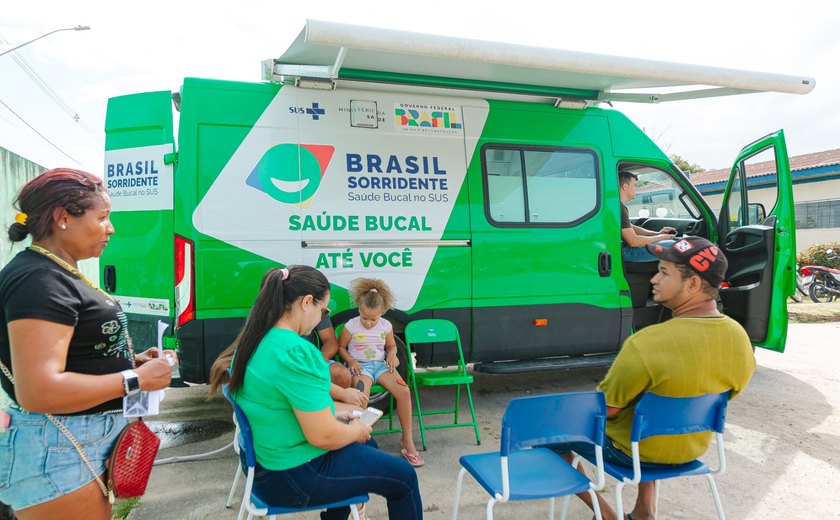 Murici Cuidando de Todos: mutirão de serviços beneficia moradores do Conjunto Olavo Calheiros