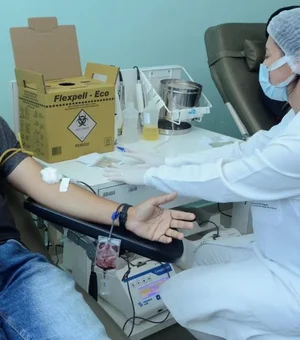 Hemoal promove campanha de doação de sangue e distribui brindes aos voluntários