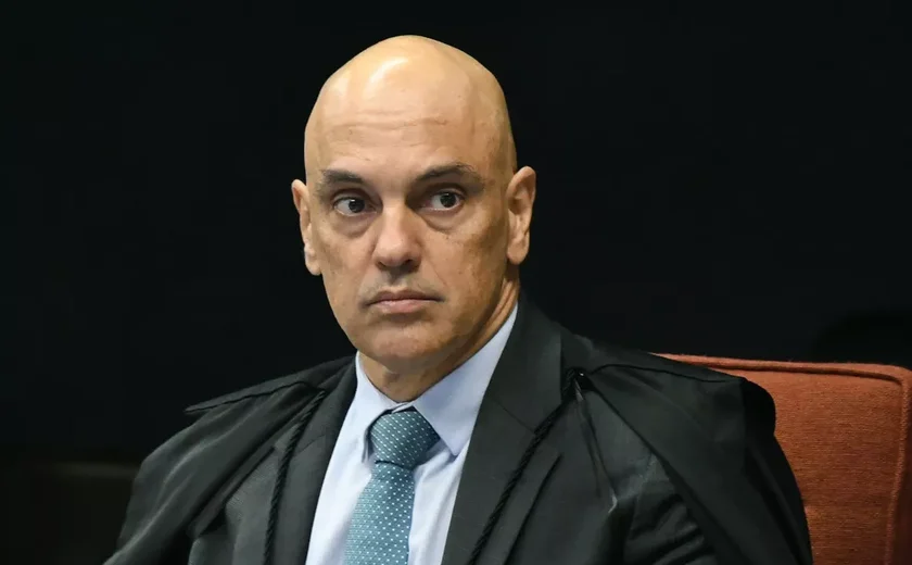 “Objetivo de tumultuar eleições” Moraes sobre rádios