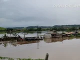 Cheia do Rio Camaragibe provoca alagamentos e atinge casas em Alagoas