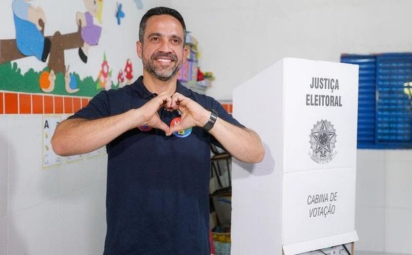 Confiante em vitória no segundo turno, Paulo Dantas vota em Batalha