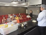 Oficina de culinária para cuidadores de crianças autistas ensina o preparo de alimentos sem glúten e lactose