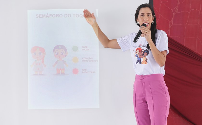 Juíza Paula Brito discute abuso sexual infantil com estudantes em Murici