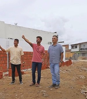Kil, Júnior Menezes e Nenzinha acompanham ampliação de escola e praça no Alto do Cruzeiro