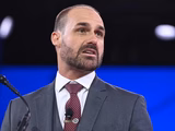 Eduardo Bolsonaro diz que vai “tirar Alexandre de Moraes do STF” e ataca Polícia Federal em live