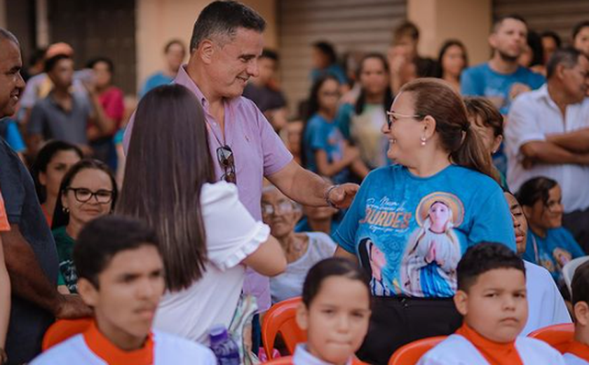 Prefeito Kil comparece ao Rocha Cavalcante para prestigiar procissão de Nossa Senhora de Lourdes