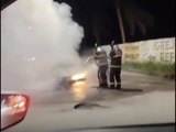 Incêndio destrói caminhonete no bairro da Forene, em Maceió