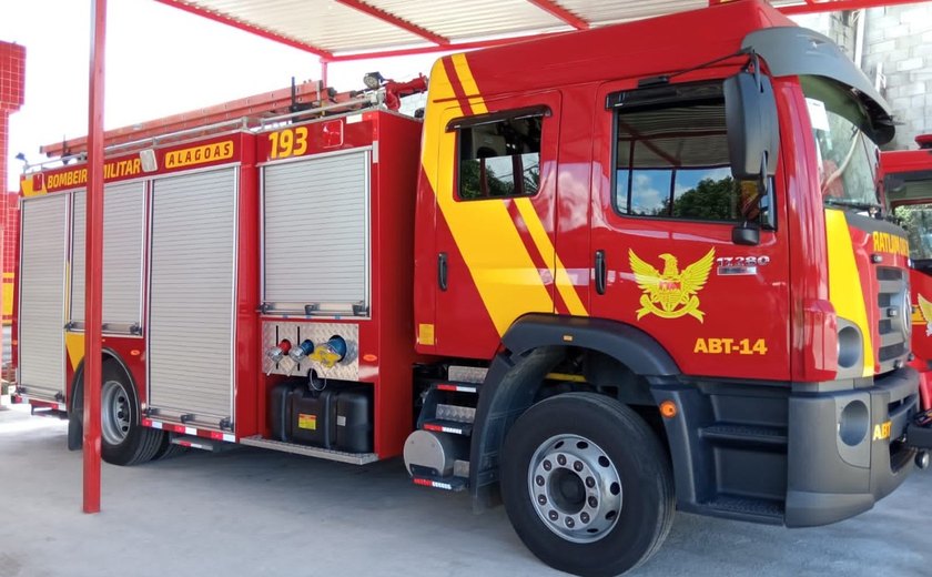 Incêndio de grandes proporções atinge casa no São Jorge, em Maceió