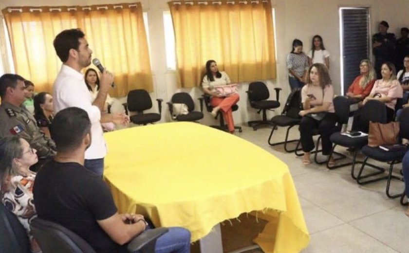 Prefeitura de Santana do Mundaú promove reunião para discutir medidas de segurança a serem tomadas nas escolas do município