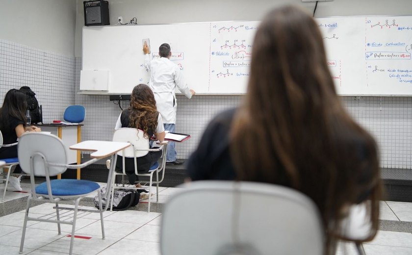 Bolsonaro libera estudantes de escolas privadas sem bolsa no Prouni