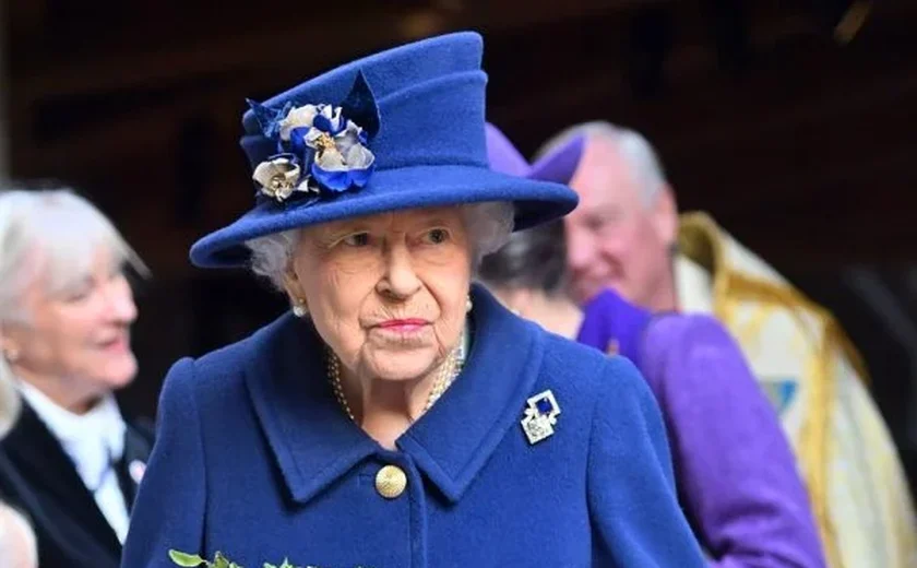 Saúde da Rainha Elizabeth piora e familiares são solicitados por médicos para estarem ao lado da monarca; britânicos já esperam o pior