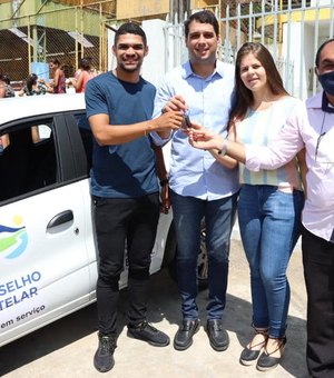 Prefeito Arthur Freitas entrega carro 0km ao Conselho Tutelar e amplia programa CRIA