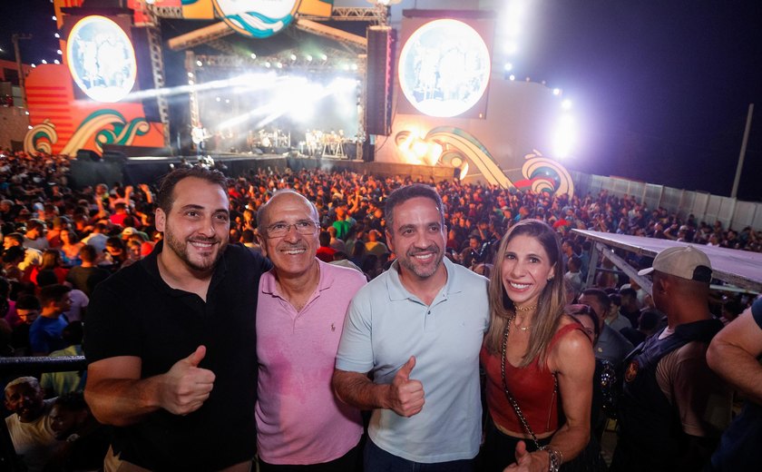 Governador Paulo prestigia Festa de Bom Jesus dos Navegantes em Penedo