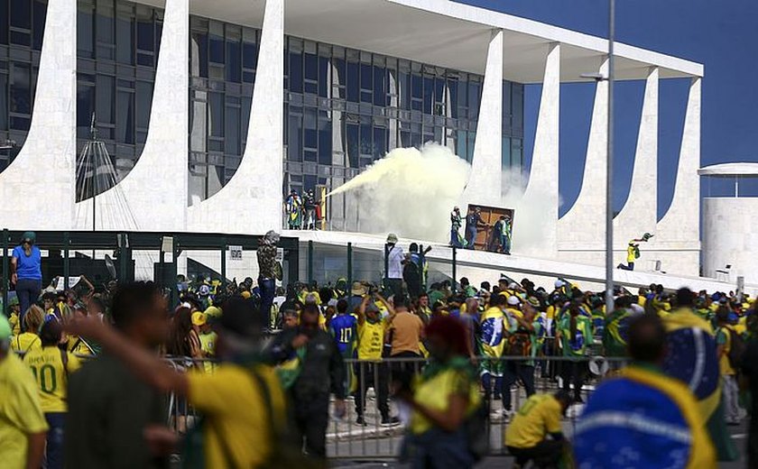 MP de Contas pede bloqueio de bens de Bolsonaro, Ibaneis e Torres