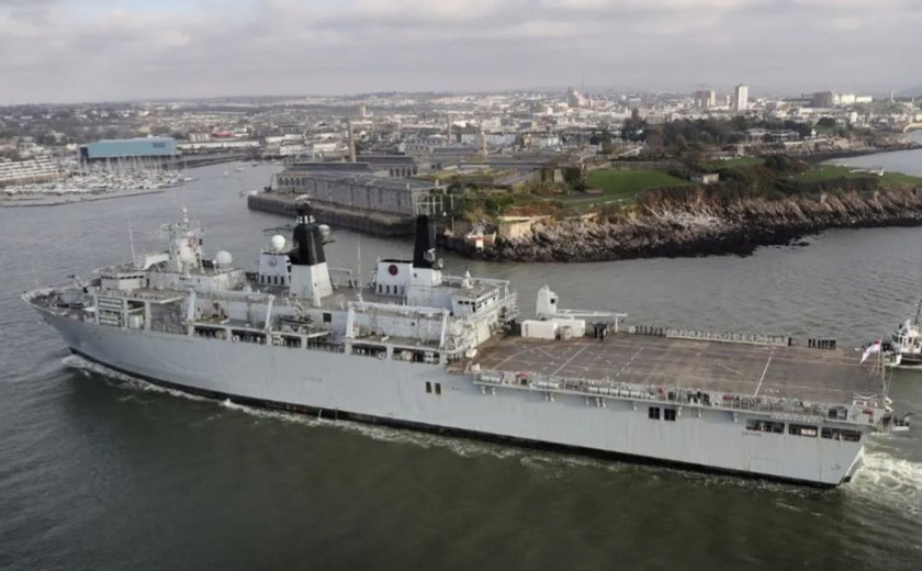 Brasil compra navio de guerra do Reino Unido e fecha acordo para produção de armamento