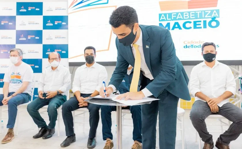 Prefeito JHC lança programa Alfabetiza Maceió para contemplar quase 30 mil alunos