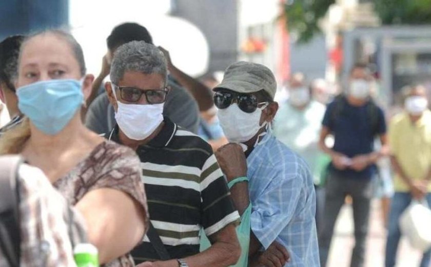 Secretária de Saúde orienta população com sintomas de gripe a usar máscaras