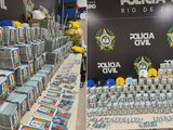 Polícia apreende 200 mil figurinhas falsas do álbum da Copa do Mundo no Rio de Janeiro
