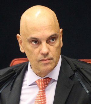 Ministro Alexandre de Moraes autoriza PF a marcar depoimento de presidente