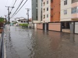 Chuvas deixam ruas de Maceió alagadas na madrugada desta terça-feira (4)