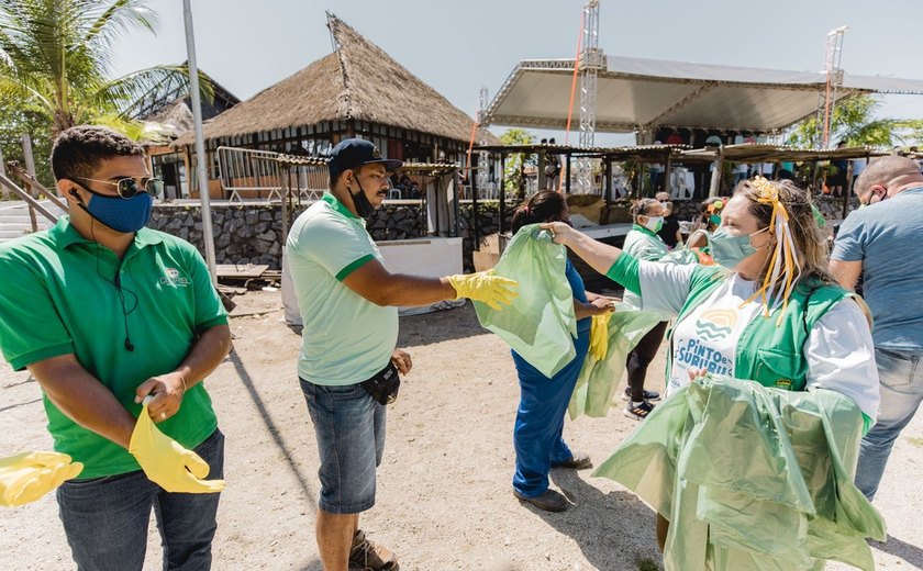 Prefeitura de Maceió realiza ação de coleta de resíduos na Orla Lagunar