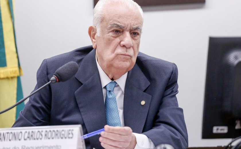 Antonio Carlos Rodrigues, deputado do PL assina cassação de Eduardo Bolsonaro e Ramagem